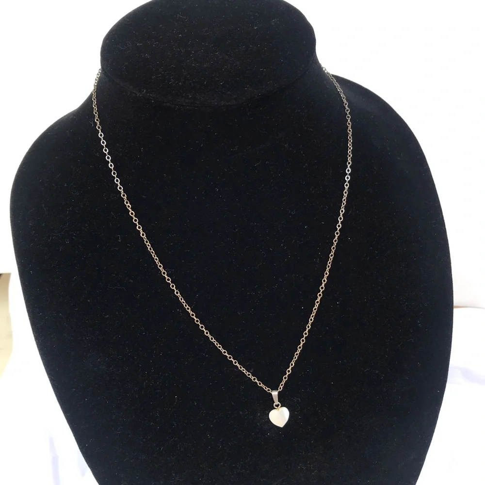 Tiny Shiny Pearly Heart shaped necklace. - Picture 2 of 10